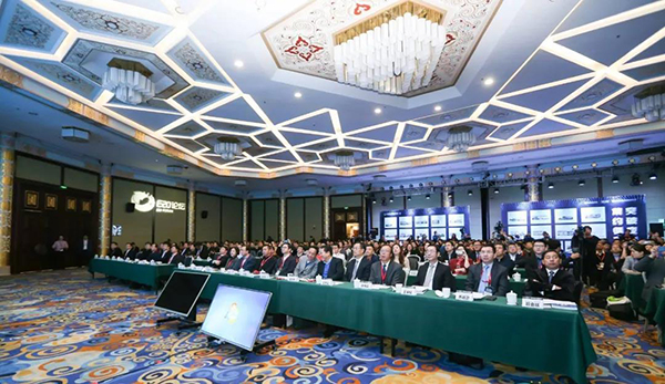 非凡娱乐获评“2018年度固废行业最具影响力企业”，，，，，党委书记、总裁乔德卫出席固废战略论坛并揭晓主旨演讲